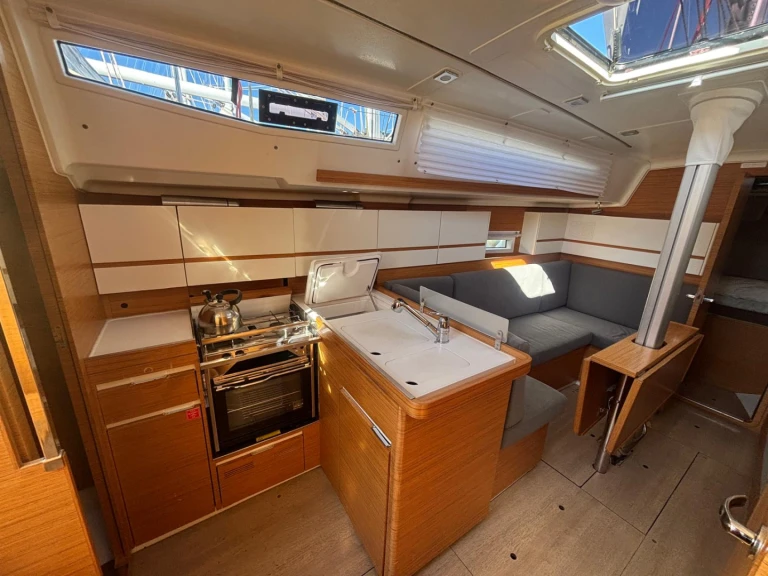 Hire Sailboat Elan with a boat licence