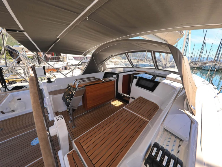 Yacht hire Komolac cheap Hanse 388