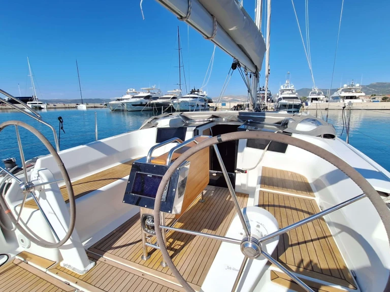 Sailboat to hire Kaštela at the best price