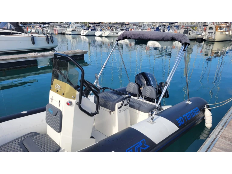 Hire a  3D TENDER - TR54 Saint-Quay-Portrieux