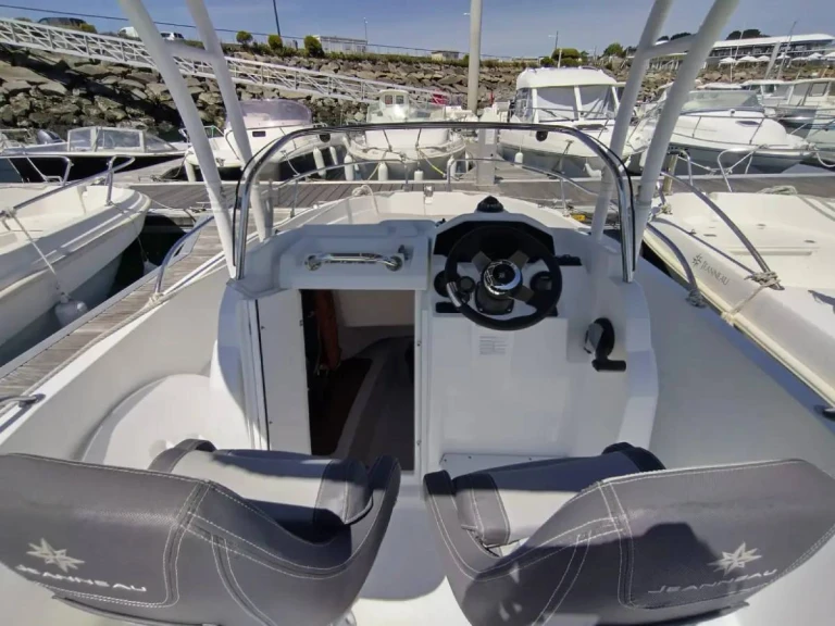 Motorboat to hire Saint-Quay-Portrieux at the best price