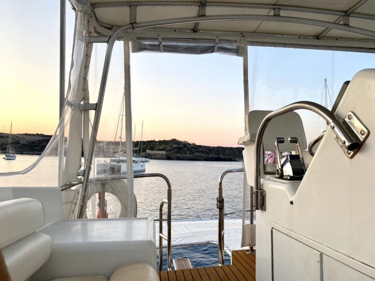 Charter a  Hatteras 50 Convertible in Monastiri Bay on Samboat