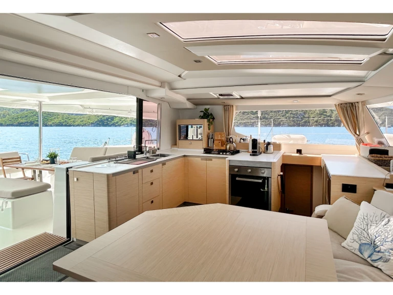 Yacht charter Marmaris - Fountaine Pajot Tanna 47 on SamBoat