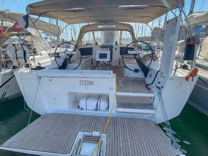 Sailboat hire in Hyères - Dufour Dufour 430