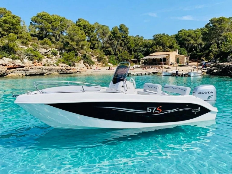 Hire Motorboat Trimarchi with a boat licence