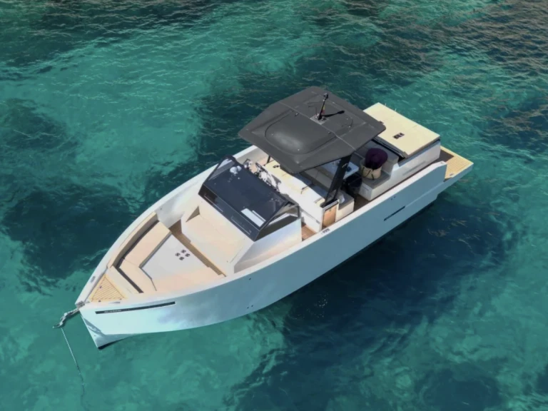 Hire a De Antonio D34 Porto-Vecchio