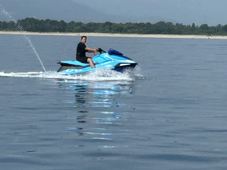 Yamaha VX DeLuxe charter bareboat or skippered in  Saint-Cyprien