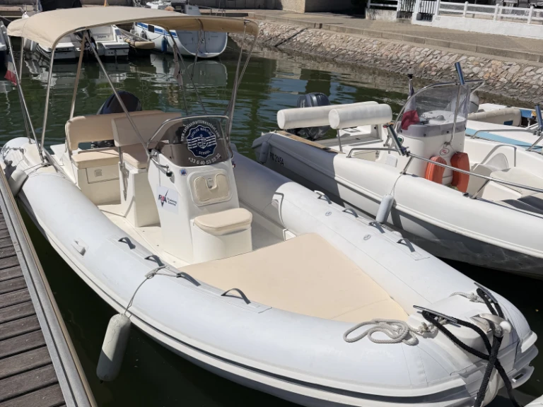 Hire a Nuova Jolly NJ 630 GT Saint-Cyprien