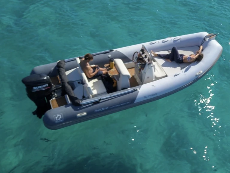 Zodiac Medline 580 Limited Edition charter bareboat or skippered in  Hyères