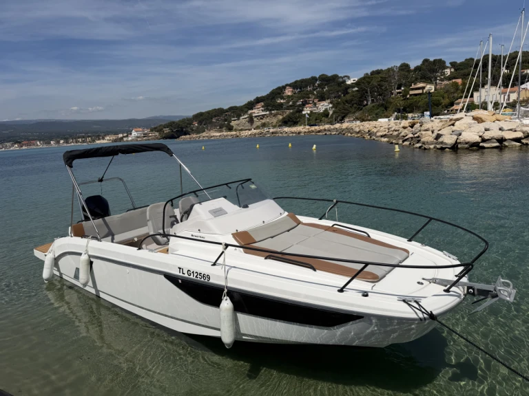 Bénéteau Flyer 8 SUNdeck charter bareboat or skippered in  La Madrague