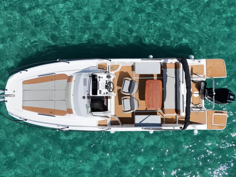 Hire a Bénéteau Flyer 8 SUNdeck La Madrague