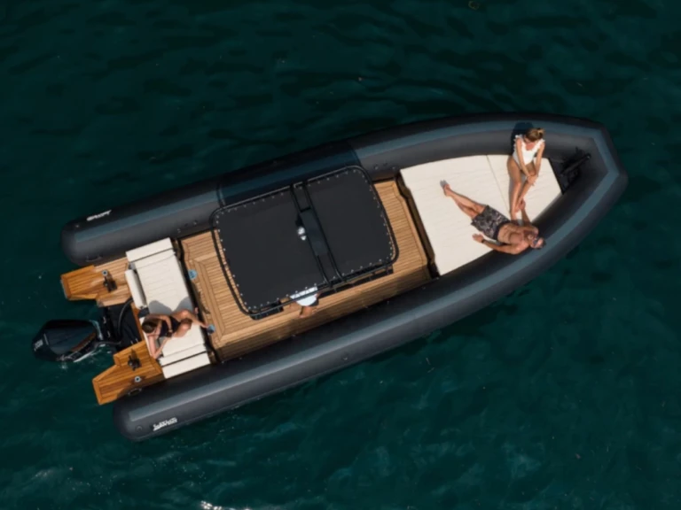 Charter a Sea Water Sea Water Phantom 260 in Grand Piquey on Samboat