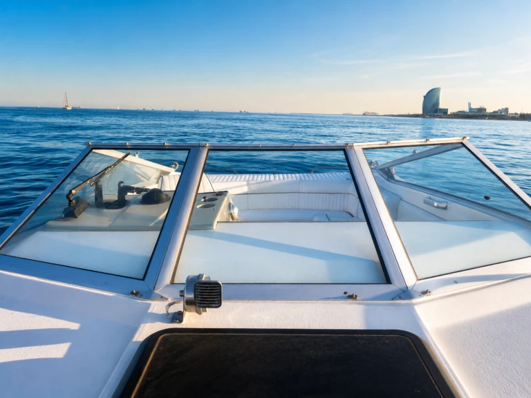 Hire Motorboat Sunseeker with a boat licence