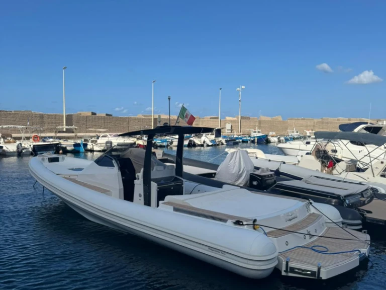 Yacht hire Poltu Quatu cheap MX 11 Coupé