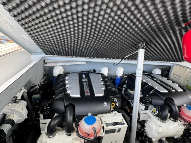 RIB hire in Poltu Quatu - Magazzu MX 11 Coupé