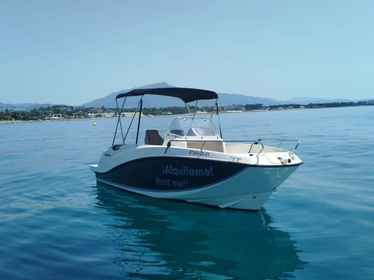 Hire Motorboat Quicksilver with a boat licence
