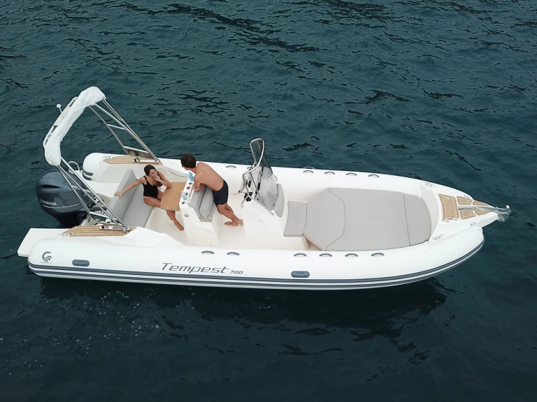 Yacht hire Le Lavandou cheap Tempest 700 Open