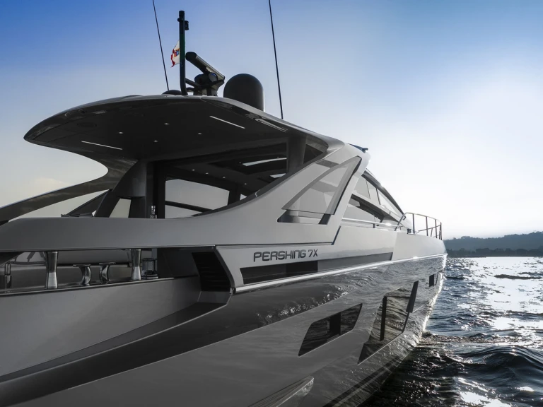 Hire Luxury Yacht Pershing with a boat licence