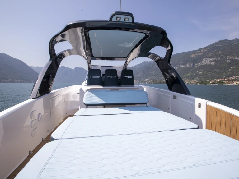 Motorboat to hire Salerno at the best price