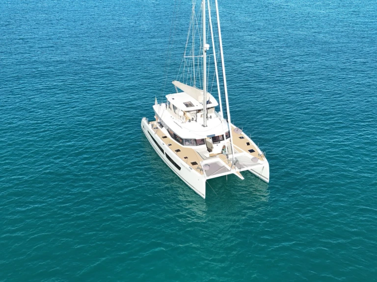 Hire Catamaran with or without skipper Fountaine Pajot Naples