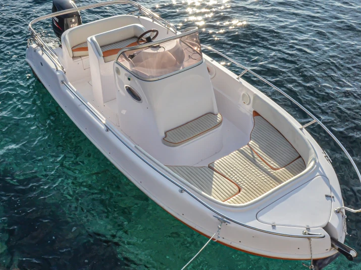 Charter a Marino Aphordite 650 in Hvar on Samboat