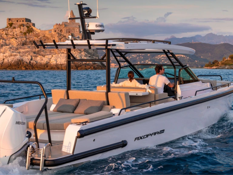 Hire Motorboat Axopar with a boat licence