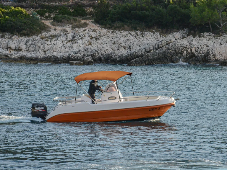 Charter a Marino Aphordite 650 in Hvar on Samboat