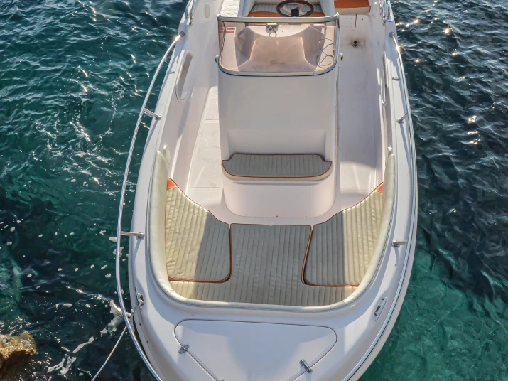 Hire Motorboat Marino with a boat licence