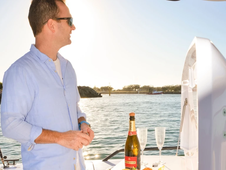 Hire Motorboat Axopar with a boat licence