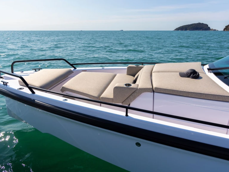 Motorboat to hire Naples at the best price