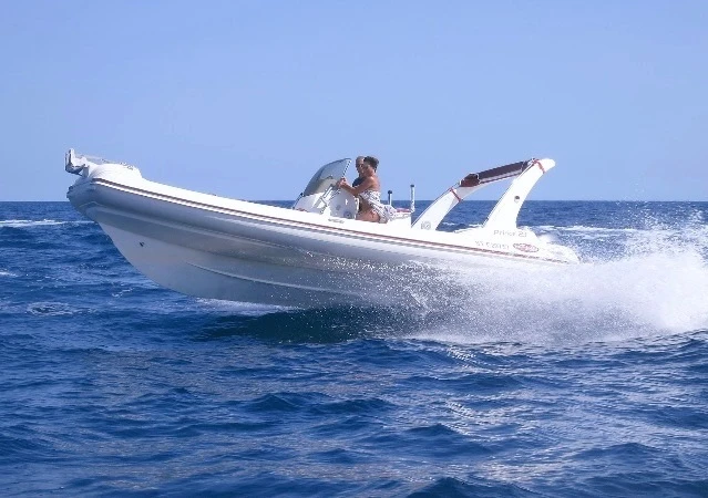 Charter a Nuova Jolly Prince 23 in Andernos-les-Bains on Samboat