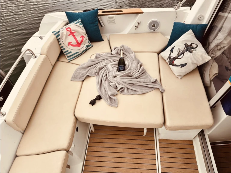 Motorboat hire in Dún Laoghaire-Rathdown - Bénéteau Antares 750 HB