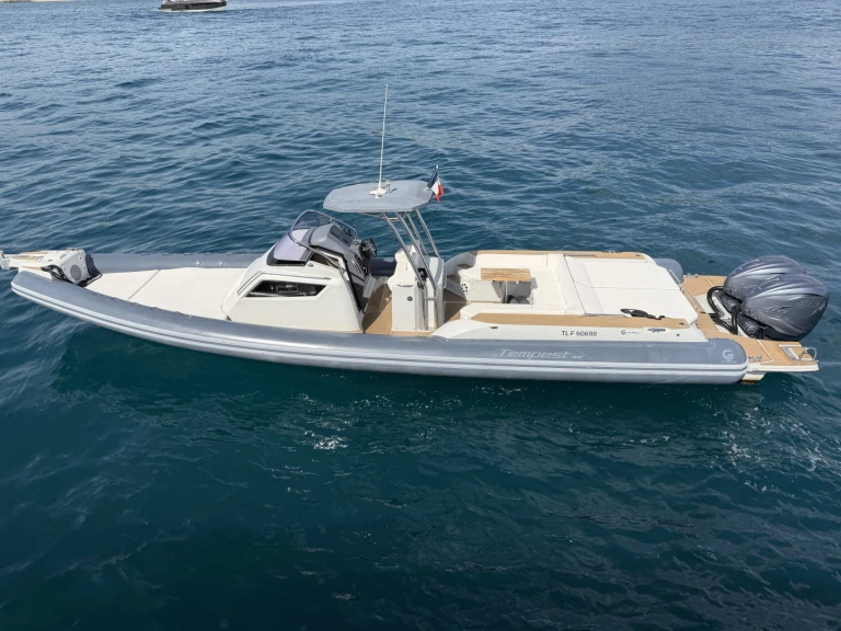 Hire RIB Capelli with a boat licence