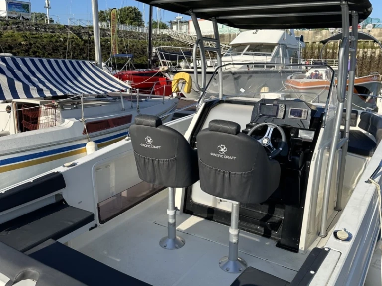 Yacht charter La Rochelle - Pacific Craft Pacific Craft 750 Open on SamBoat