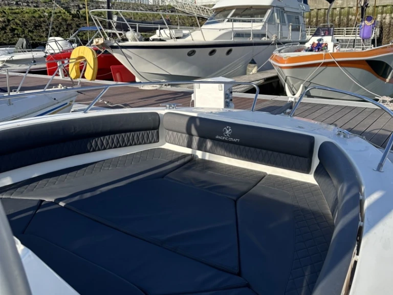 Hire a Pacific Craft Pacific Craft 750 Open La Rochelle