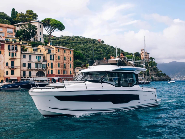Motorboat hire in Cannes - Jeanneau Merry Fisher 1095 Fly