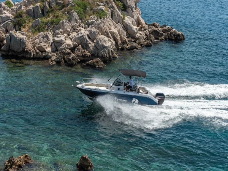Hire a Ranieri Voyager 21 S Trogirski Zaliv