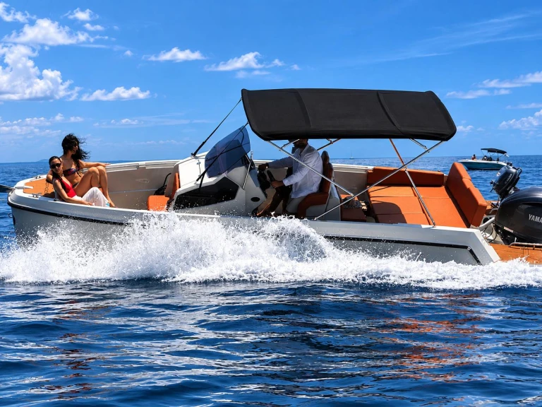 Charter a Protagon Space 25 in Zakynthos on Samboat