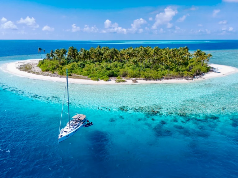 Sailboat hire in Malé - Jeanneau Sun Odyssey 490
