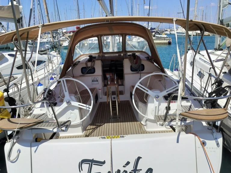 Sailboat to hire Izola at the best price