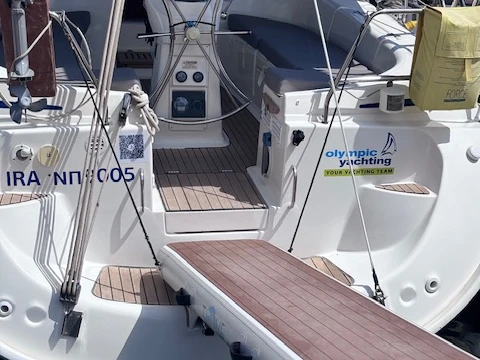 Sailboat hire in Lávrio - Bavaria Bavaria 39 Cruiser