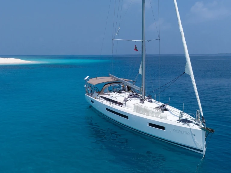 Sailboat to hire Malé at the best price