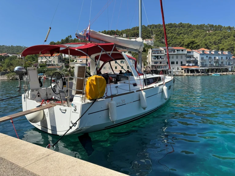 Bénéteau Oceanis 35 charter bareboat or skippered in  Split