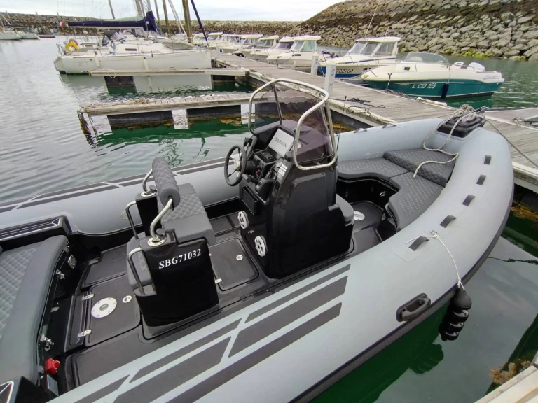 Hire a  3D TENDER - DREAM 6.55 Saint-Quay-Portrieux