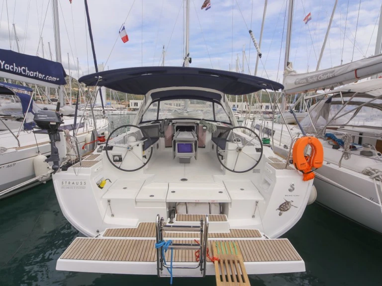 Hire Sailboat with or without skipper Bénéteau Bas du Fort