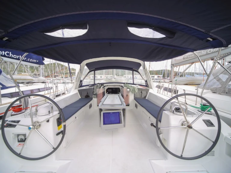 Hire Sailboat Bénéteau with a boat licence