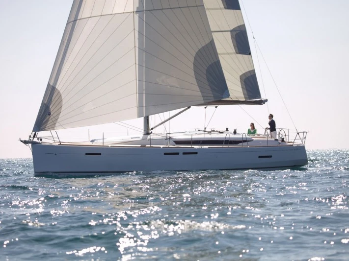 Hire Sailboat with or without skipper Jeanneau La Paz