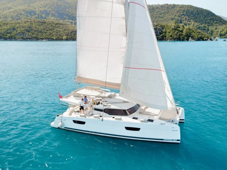 Hire Catamaran Fountaine Pajot with a boat licence