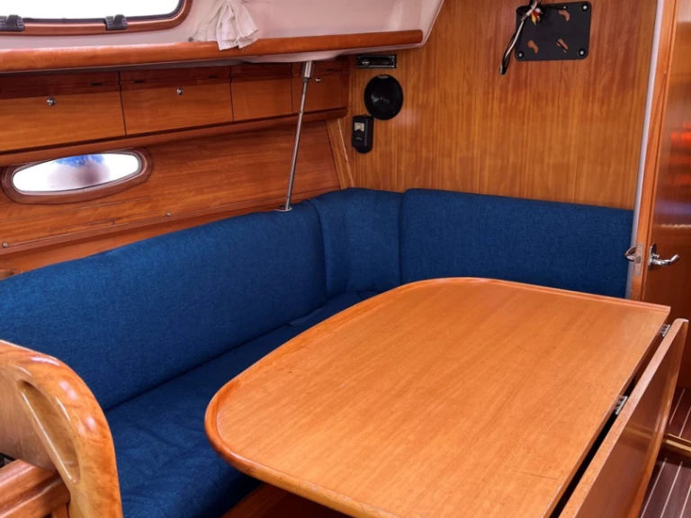 Sailboat hire in Izola - Bavaria Bavaria 33 Cruiser