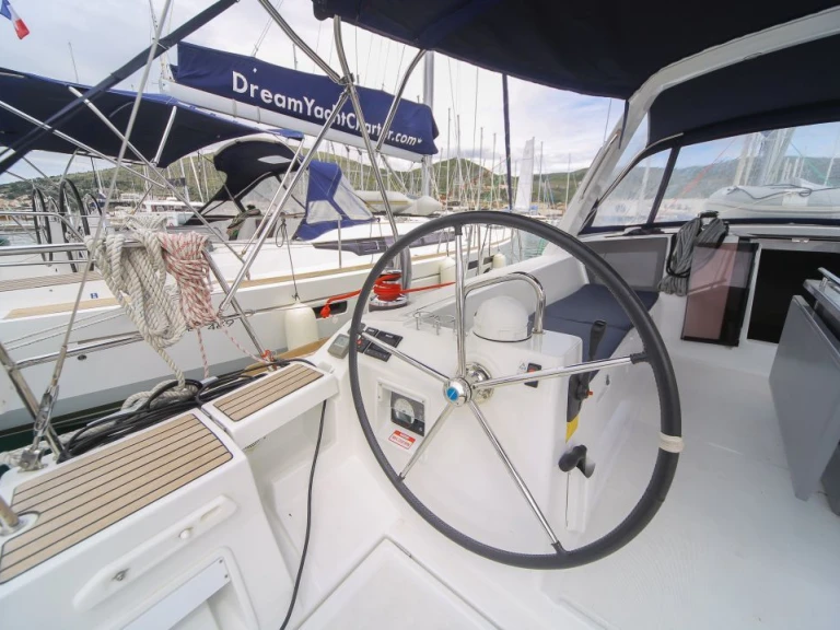 Hire Sailboat Bénéteau with a boat licence
